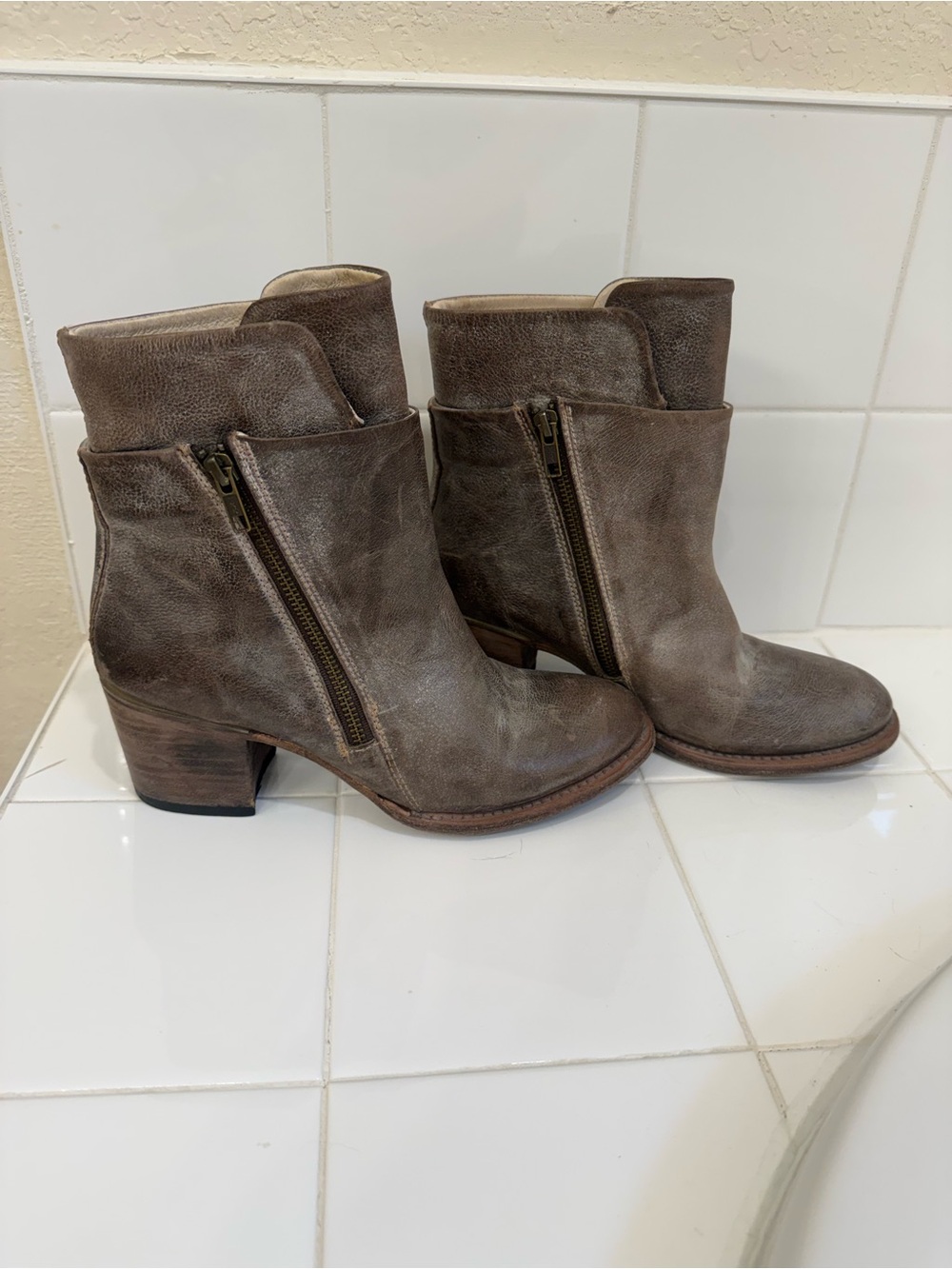 Free Bird Clip Leather Boots Size 9
